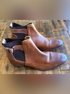 ASOS Tan Leather Chelsea Boots • Buckle • Almond Toe • Men’s US 9